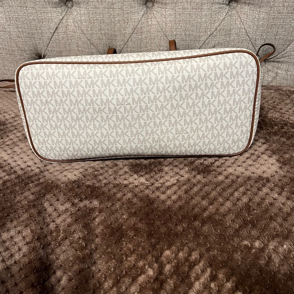 COPY - Michael Kors large drawstring tote bag, with zip closure. New never used… - Picture 5 of 8